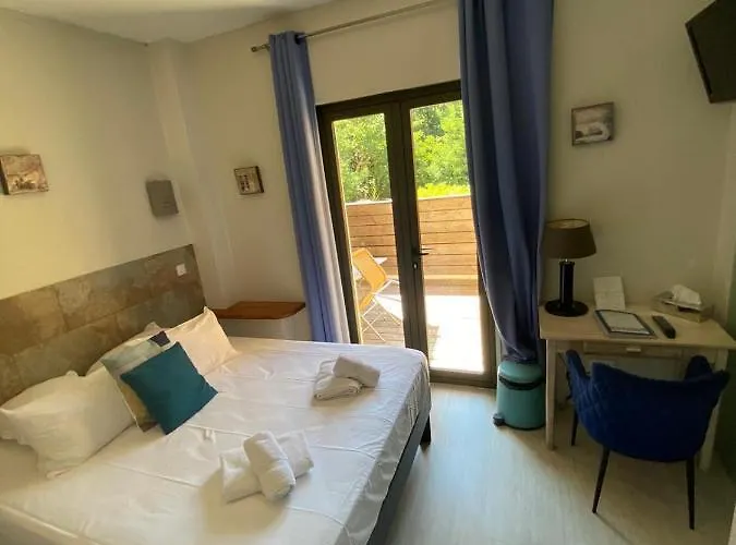 Le Belvedere Hotel Vallon-Pont-dʼArc
