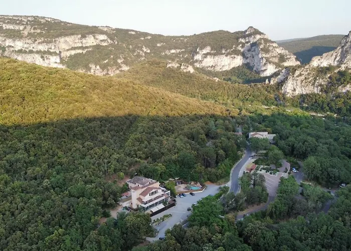 Le Belvedere 3* Vallon-Pont-dʼArc