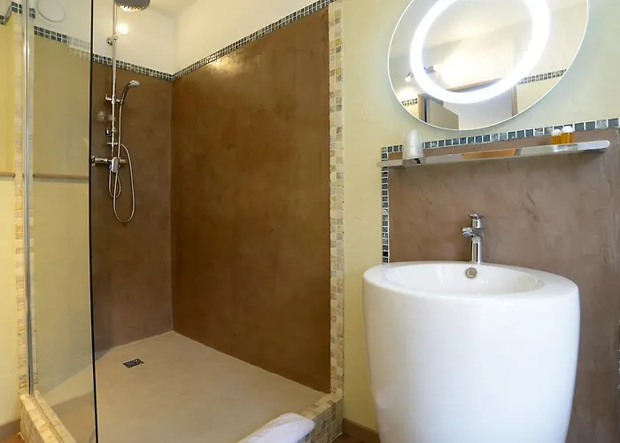 Le Belvedere Hotel Vallon-Pont-dʼArc