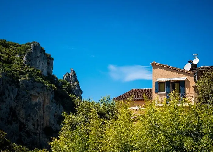 Le Belvedere Hotel Vallon-Pont-dʼArc