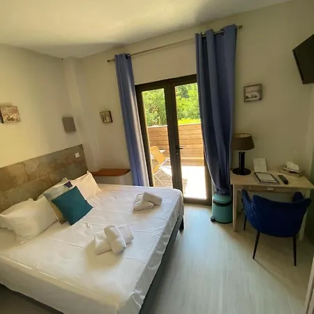 Le Belvedere Hotel Vallon-Pont-dʼArc